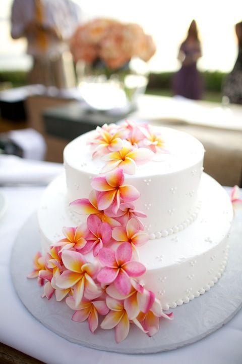 Wedding Cakes Hawaii
 44 Beautiful Bold Tropical Wedding Cakes