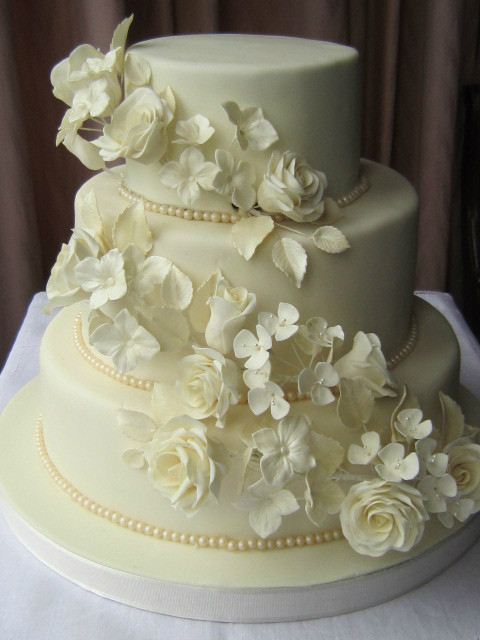Wedding Cakes Images 2015
 Ivory roses wedding cake