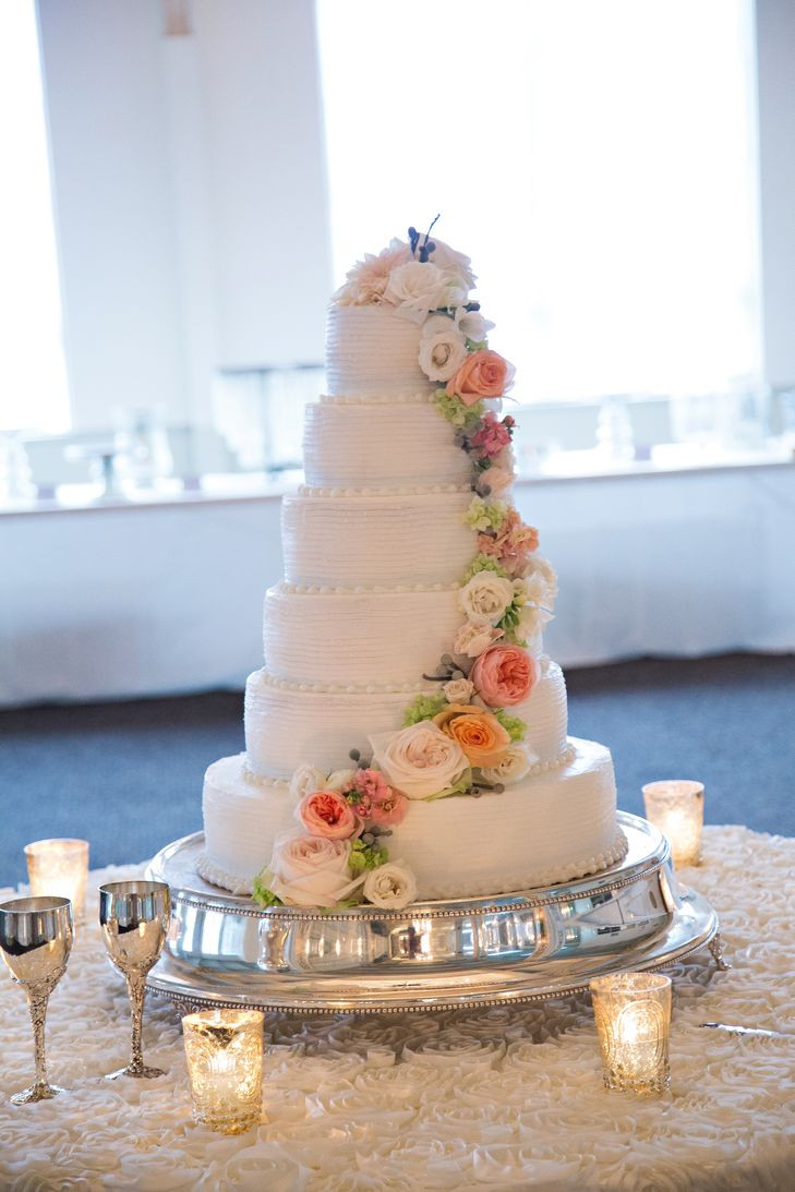 Wedding Cakes In Memphis Tn
 An Elegant Traditional Wedding at The Cadre Building in