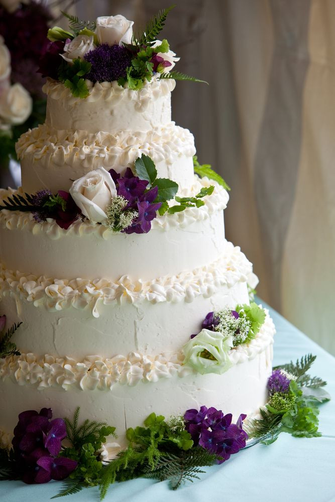 Wedding Cakes In Pigeon Forge Tn
 A beautiful white wedding cake with purple and white