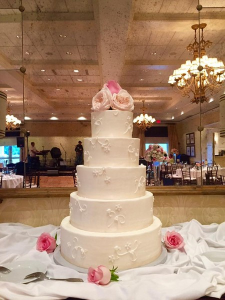 Wedding Cakes In Richmond Va
 Incredible Edibles Bakery North End Catering Richmond