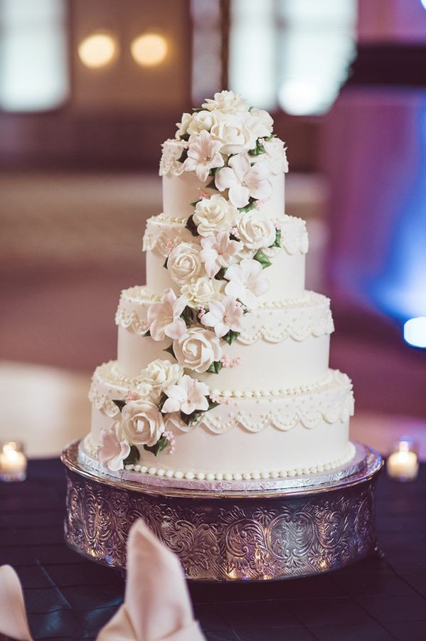 Wedding Cakes Indiana
 Classic Indianapolis Wedding at Crowne Plaza Union Station