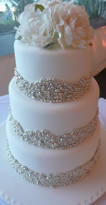 Wedding Cakes Jewelry
 Edible Cake Jewelry tiffany wedding cakes