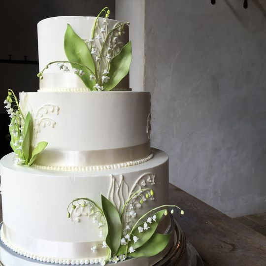 Wedding Cakes Knoxville
 Magpies Bakery Wedding Cake Knoxville TN WeddingWire