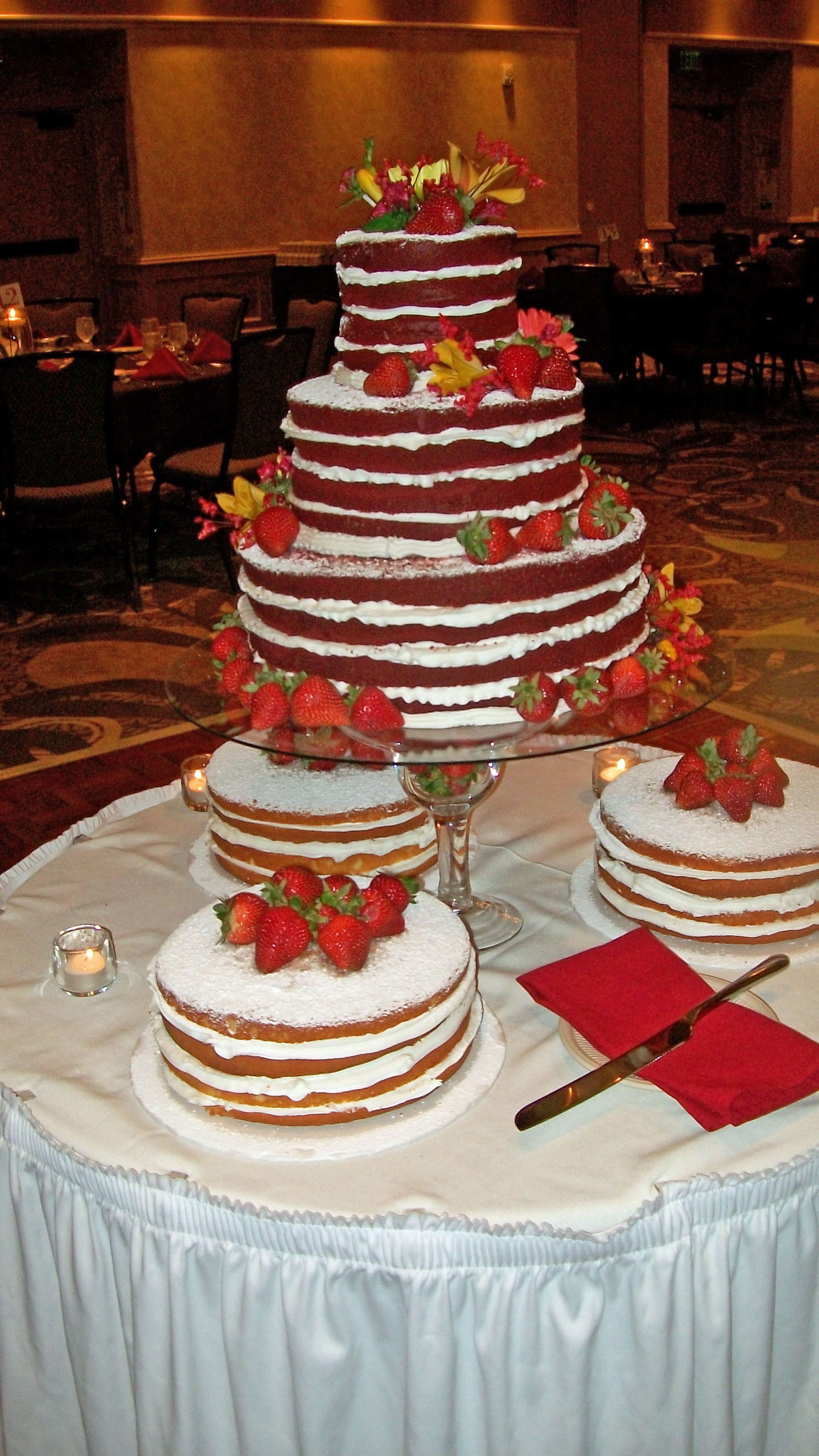 Wedding Cakes Lansing Mi
 Strawberries and red velvet wedding cake Crowne Plaza