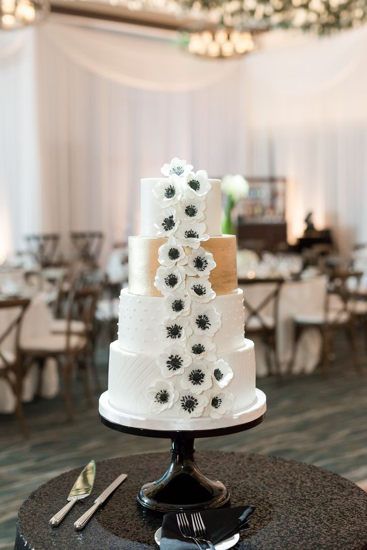 Wedding Cakes Madison Wi
 A Modern Black and White Wedding at The Edgewater in