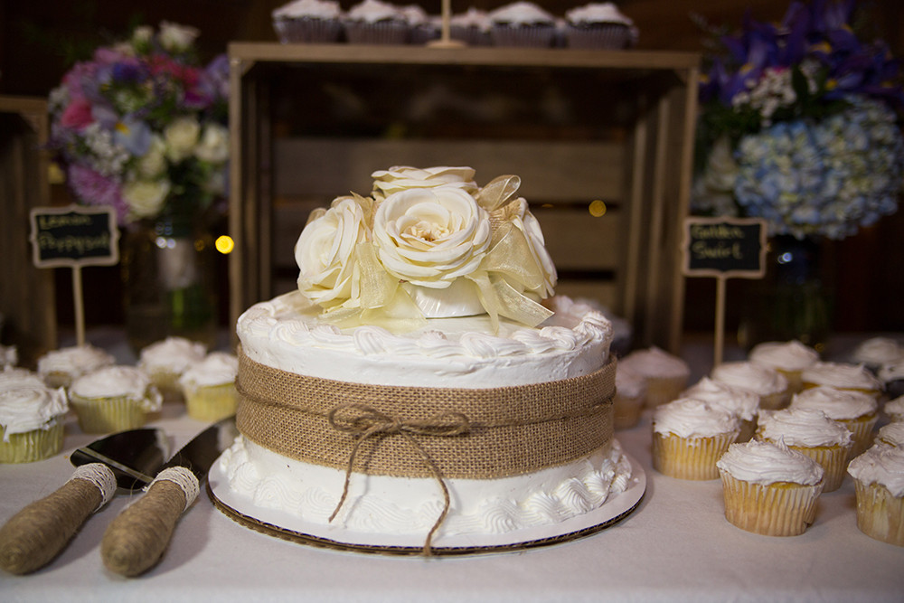 Wedding Cakes Madison Wi
 wisconsin barn wedding reception cake