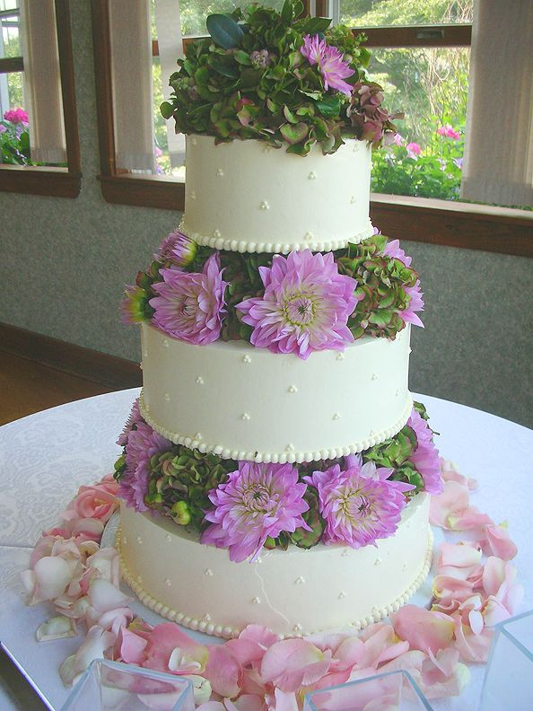 Wedding Cakes Maine
 Gallery of Wedding Cakes baked by the European Bakery and