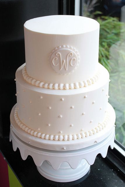 Wedding Cakes Monogram
 Vintage Wedding Cakes A Touch of Unexpected Romance and Glam