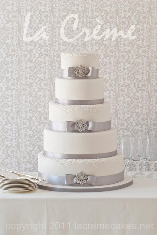 Wedding Cakes Murfreesboro Tn
 diamond broach wedding cake from La Crème Wedding Cakes in