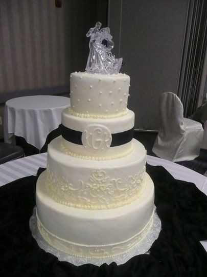 Wedding Cakes Ohio
 Cakes by Cecile Wedding Cake Columbus OH WeddingWire