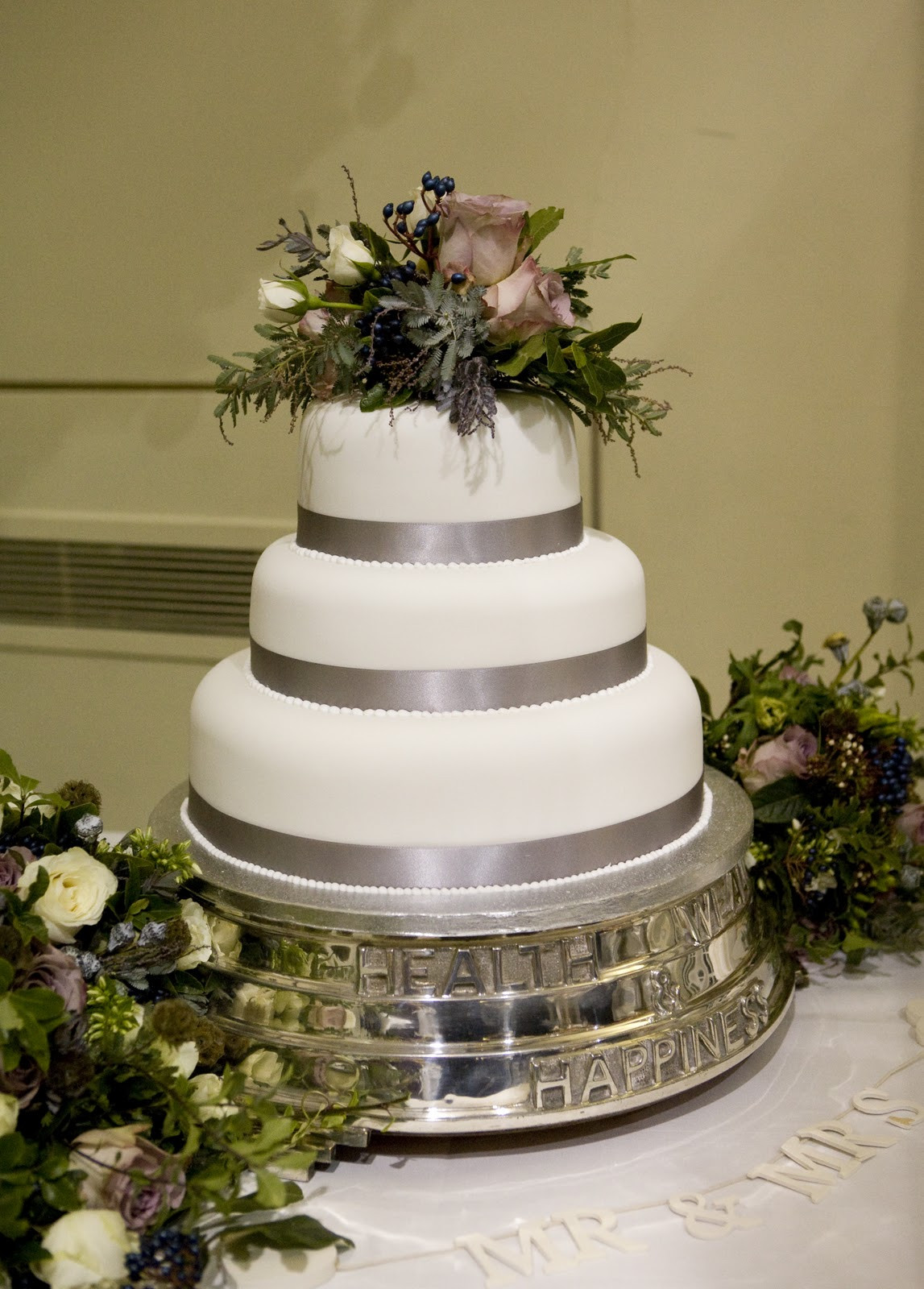Wedding Cakes On Stand
 Vintage cake stands for weddings idea in 2017