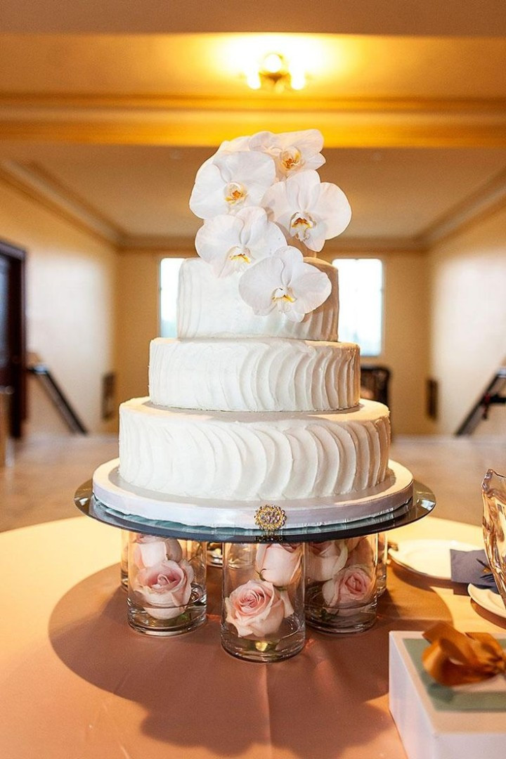 Wedding Cakes On Stands
 30 Most Creative and Pretty Wedding Cakes MODwedding