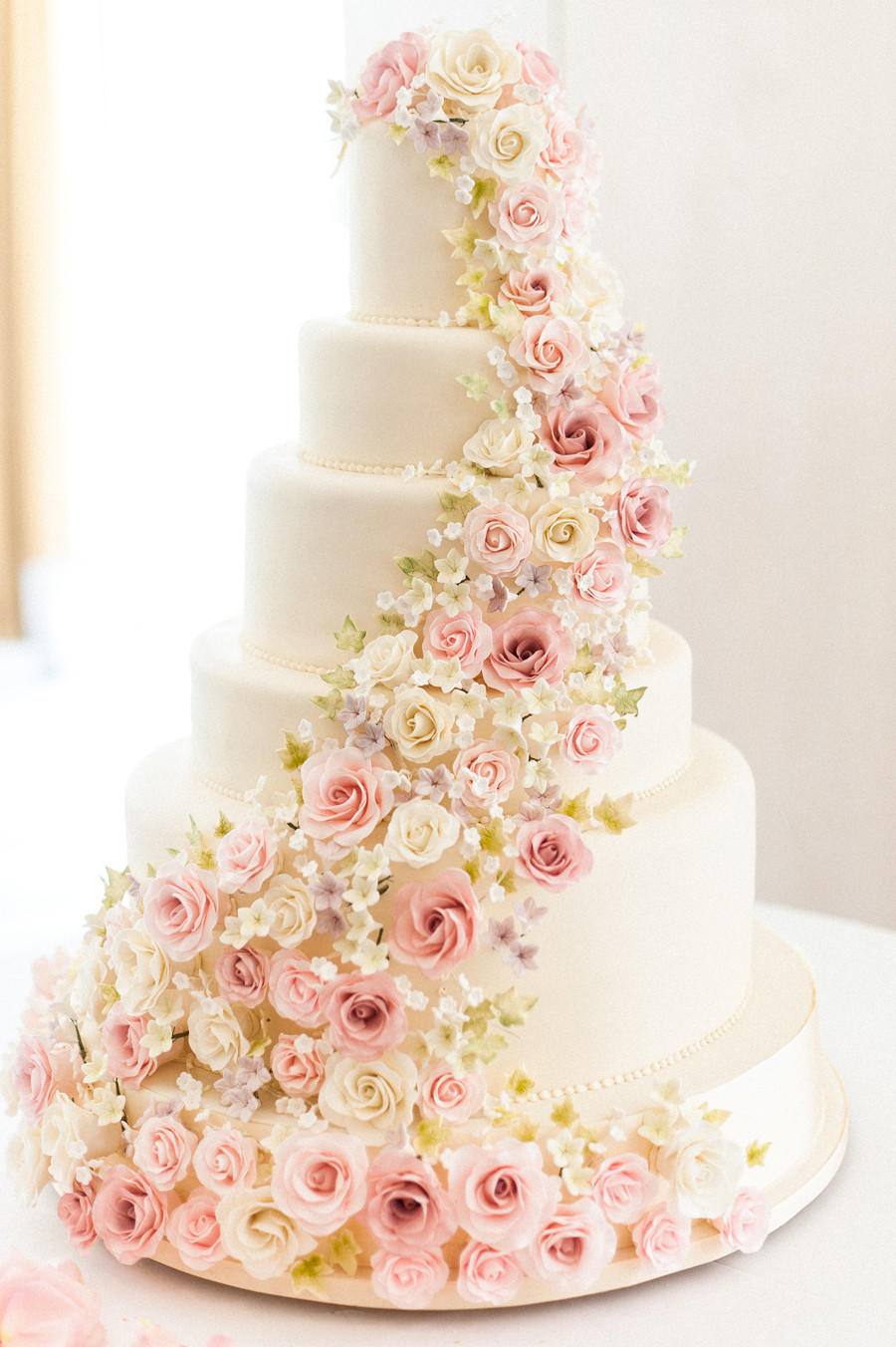 Wedding Cakes Online
 Order line Best quality of Eggless Birthday wedding and