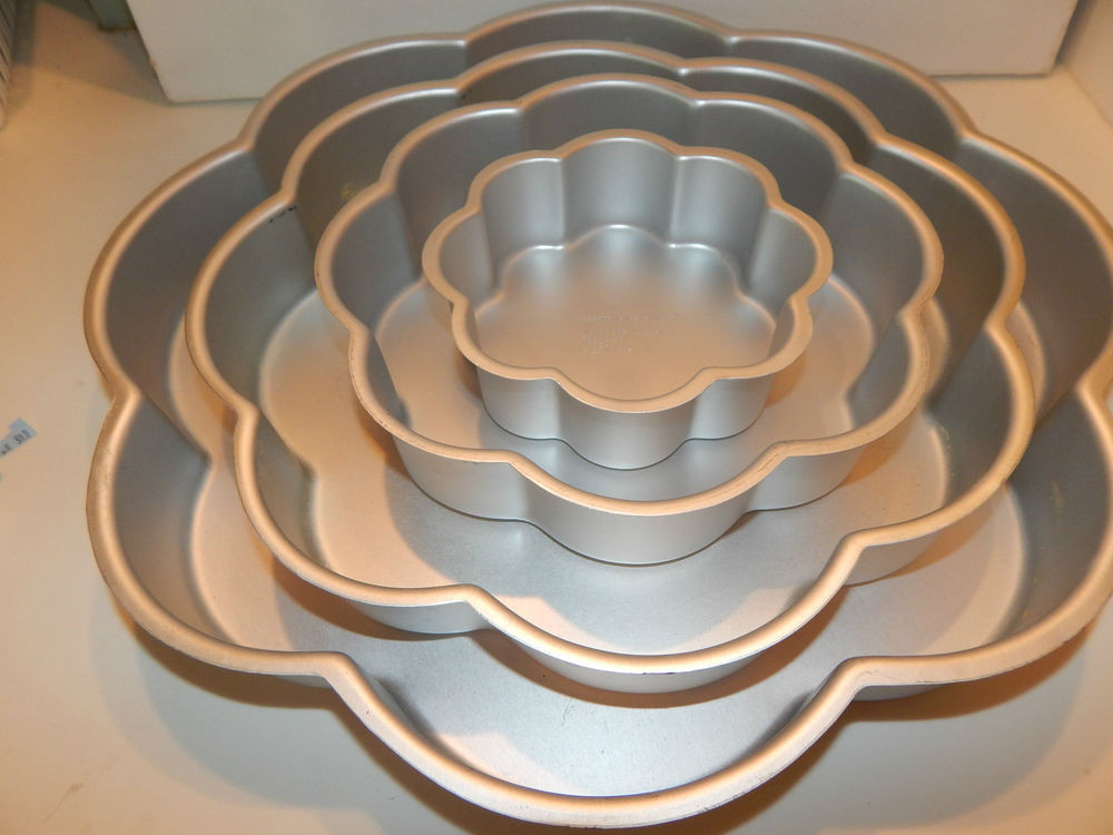 Wedding Cakes Pans
 4 Piece Wilton PERFORMANCE Wedding Tier Petal Cake Pan Set