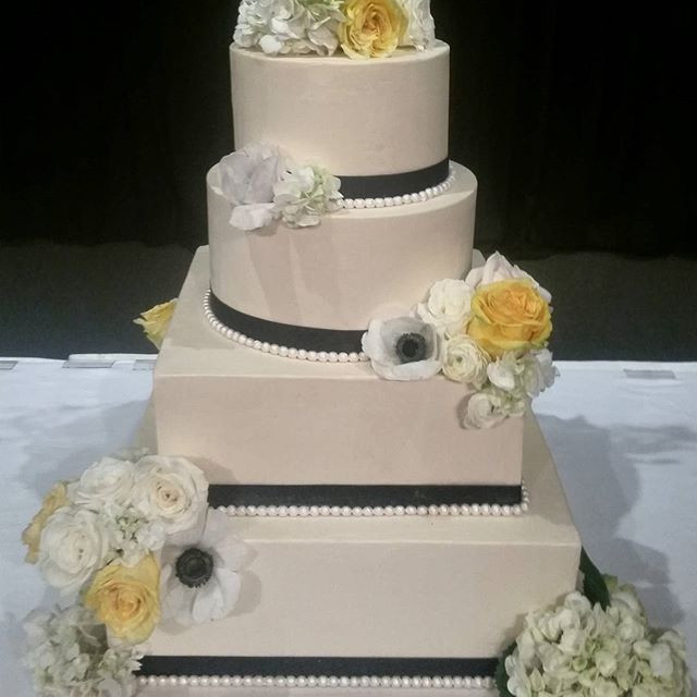 Wedding Cakes Portland Or
 Wedding Cakes Gallery Laurie Clarke Cakes