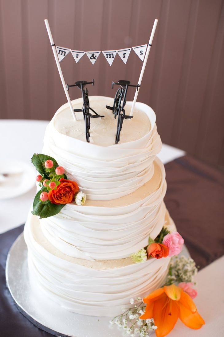 Wedding Cakes Rapid City Sd
 A Bright and Elegant Wedding at Black Hills Receptions in