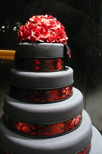 Wedding Cakes Red And Black
 Wedding Tidbits Gothic Wedding Theme Ideas 101