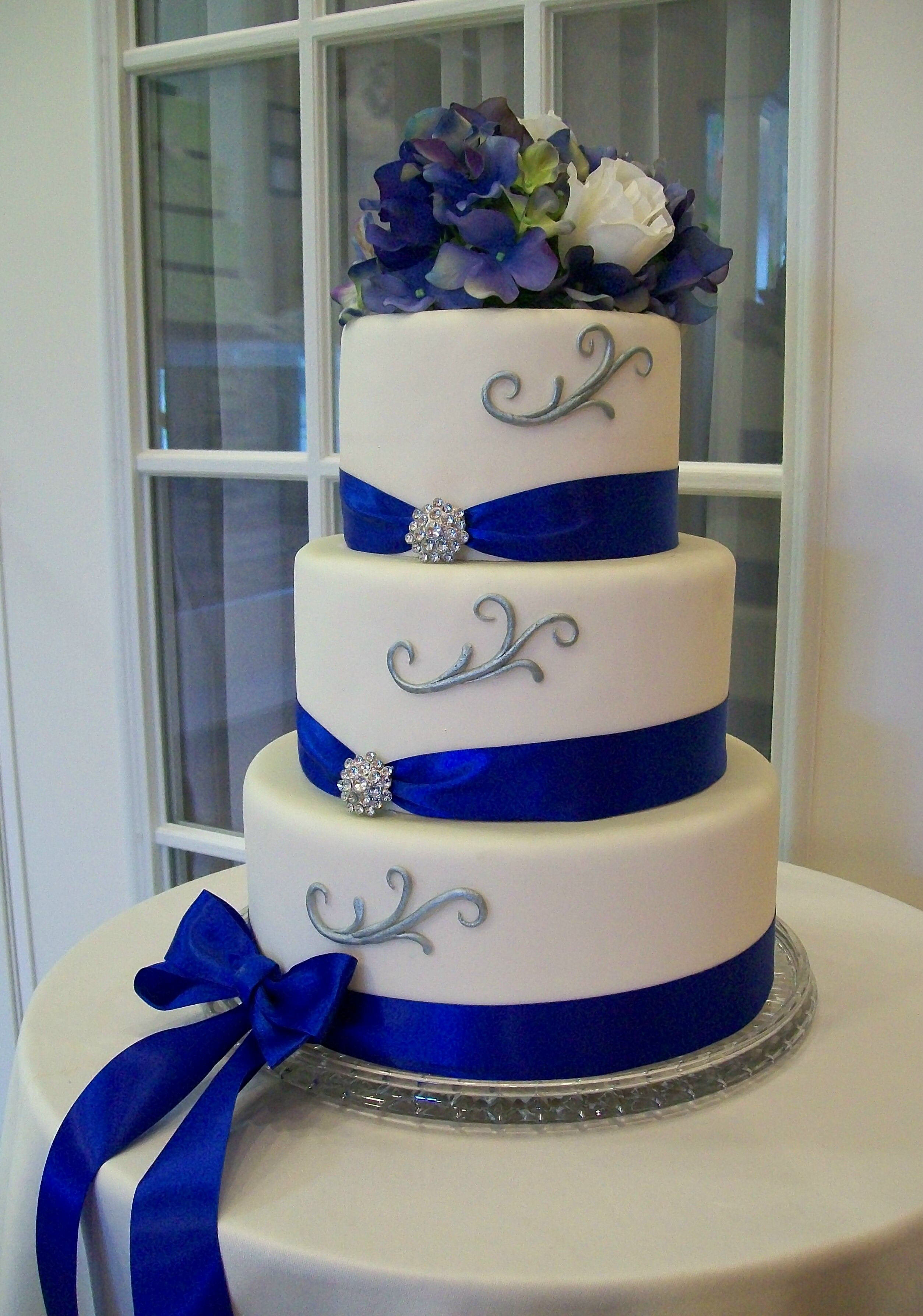 Wedding Cakes Royal Blue
 Royal blue wedding cakes idea in 2017