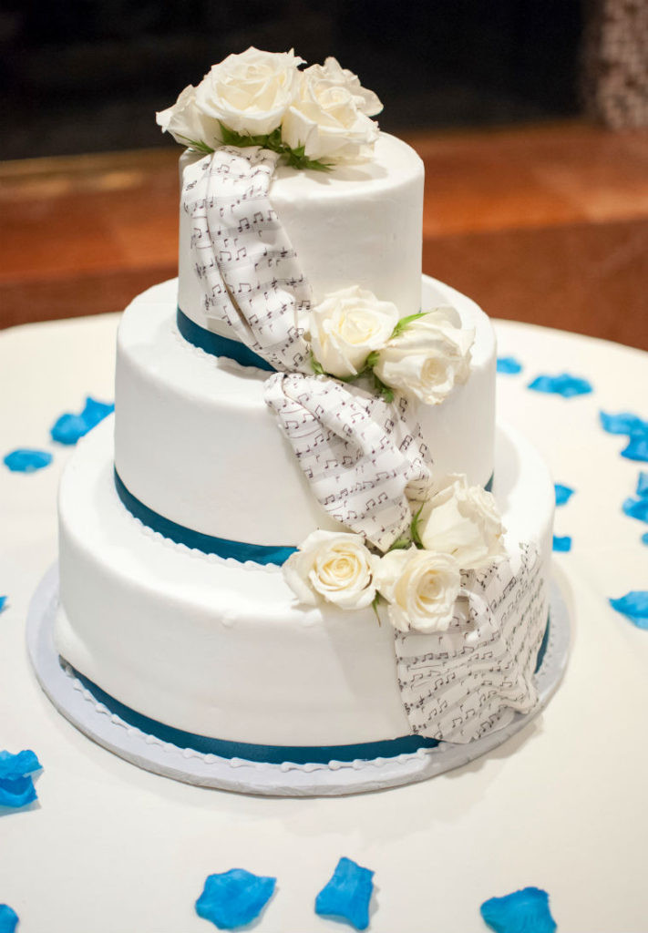 Wedding Cakes Songs
 11 Beautiful Winter Wedding Cakes for Your Winter