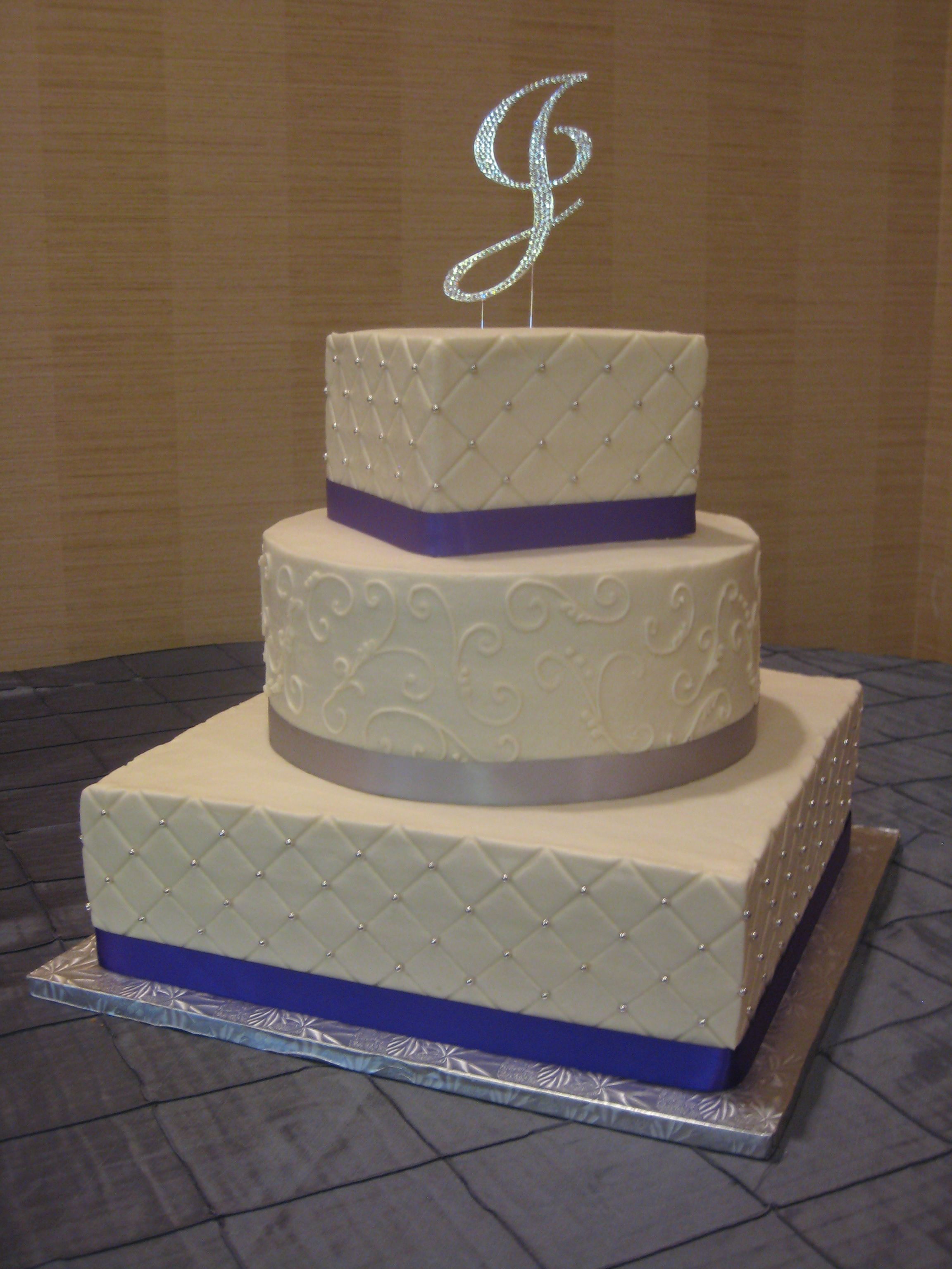 Wedding Cakes Square
 3 tier square and round wedding cake with diamond