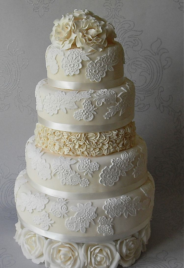 Wedding Cakes Stencils
 Wedding cake with stencils decorations