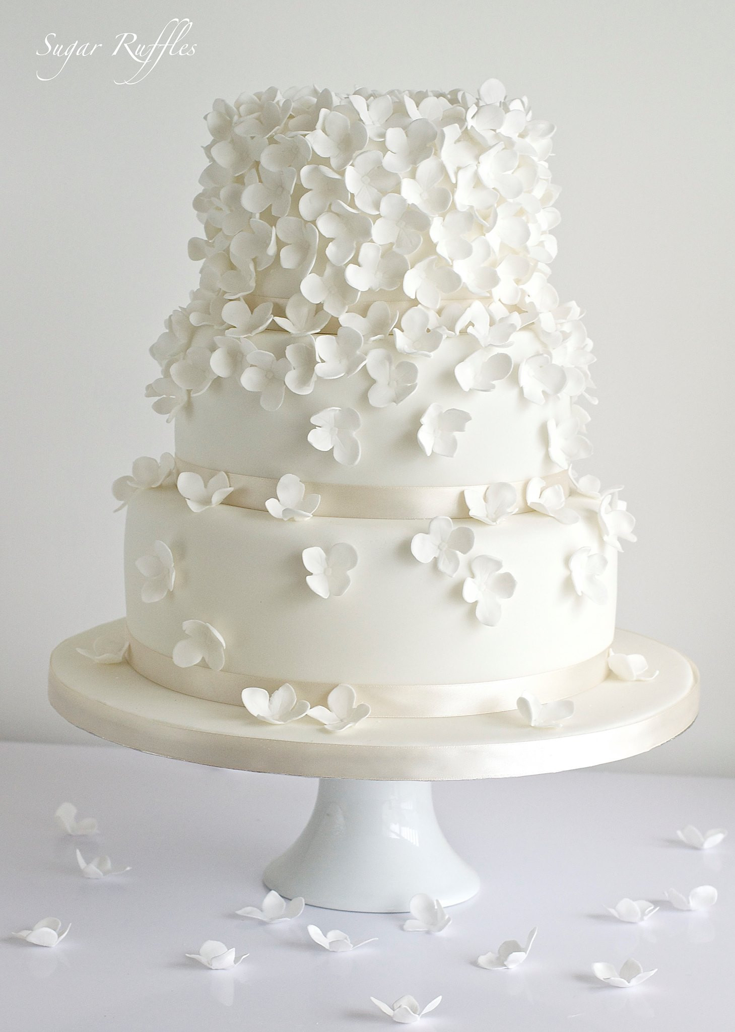 Wedding Cakes Tips
 Delicate Wedding Cakes MODwedding