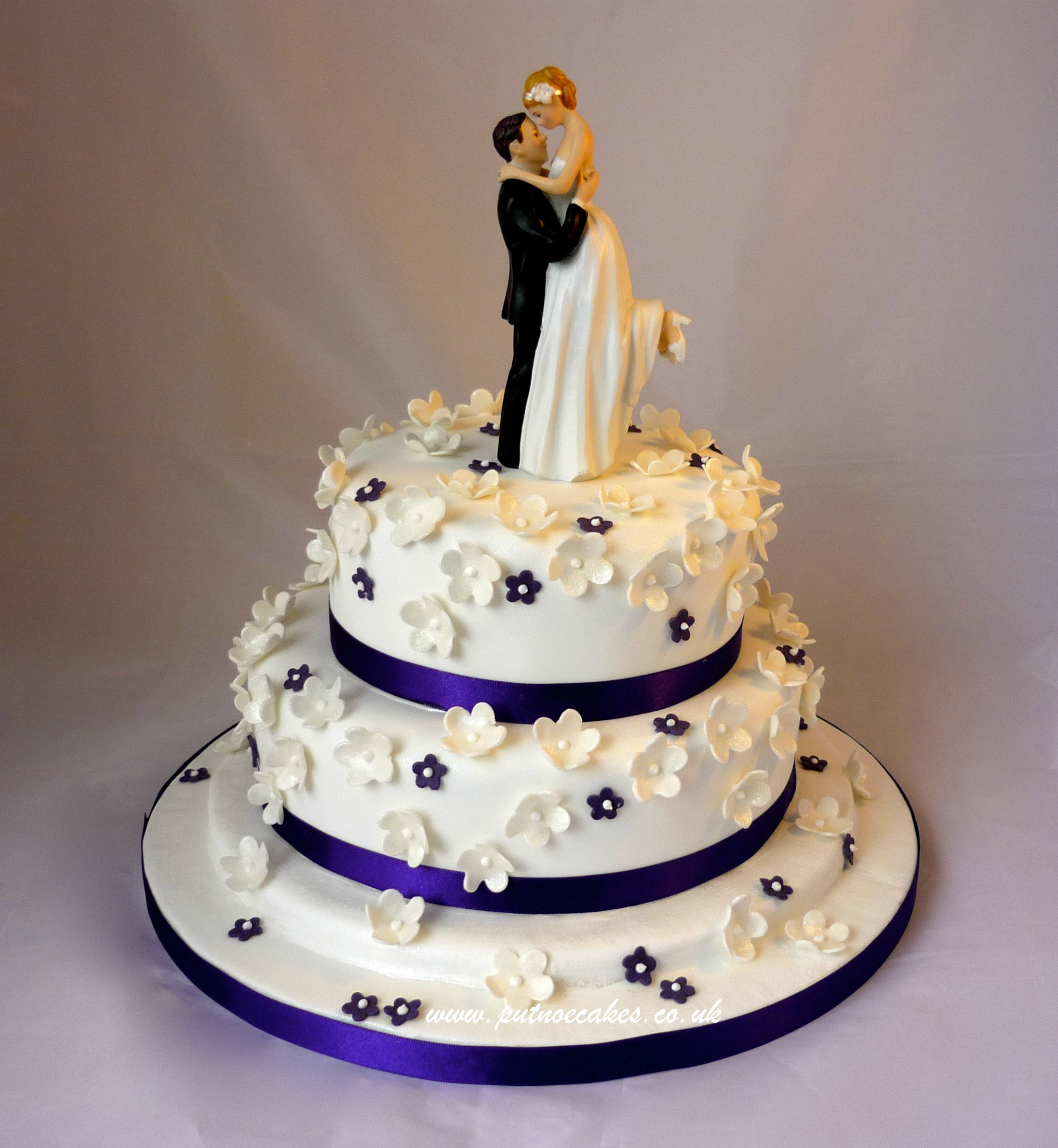 Wedding Cakes Tips
 Hottest Wedding Cake Trends for 2014