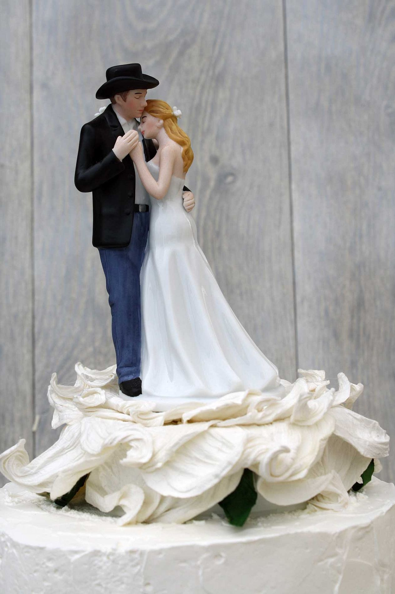 Wedding Cakes Tops
 ¨Lasso of Love¨ Rose BlossomWestern Wedding Cake Topper