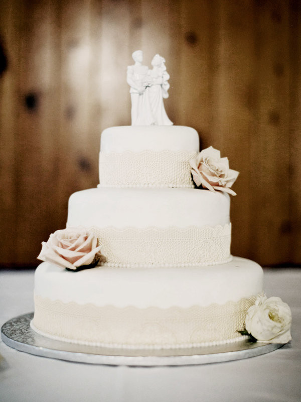 Wedding Cakes Traditional
 Simple Chic Wedding Cakes We Love