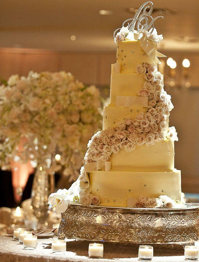 Wedding Cakes White And Gold
 White And Gold White And Gold Wedding Cake