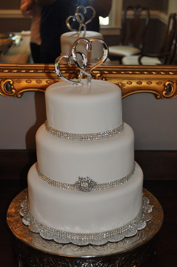 Wedding Cakes With Bling
 Round Wedding Cakes with Bling