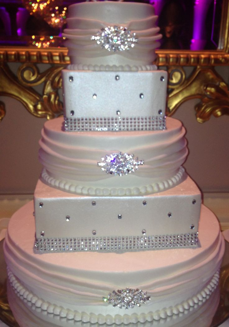 Wedding Cakes With Bling
 1000 ideas about Bling Cakes on Pinterest