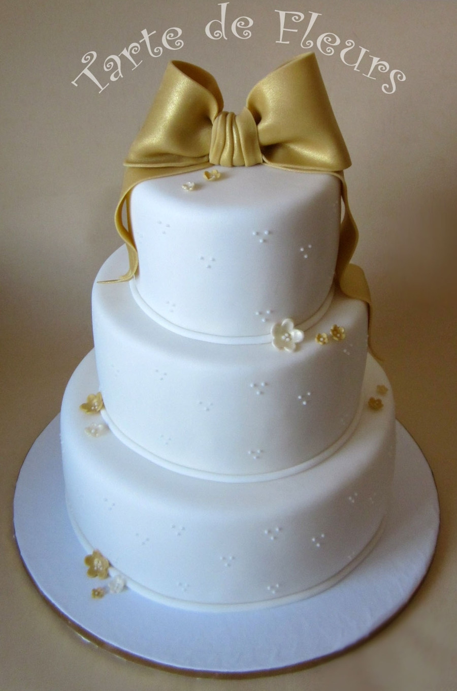 Wedding Cakes With Bow
 Gold Bow Wedding Cake CakeCentral