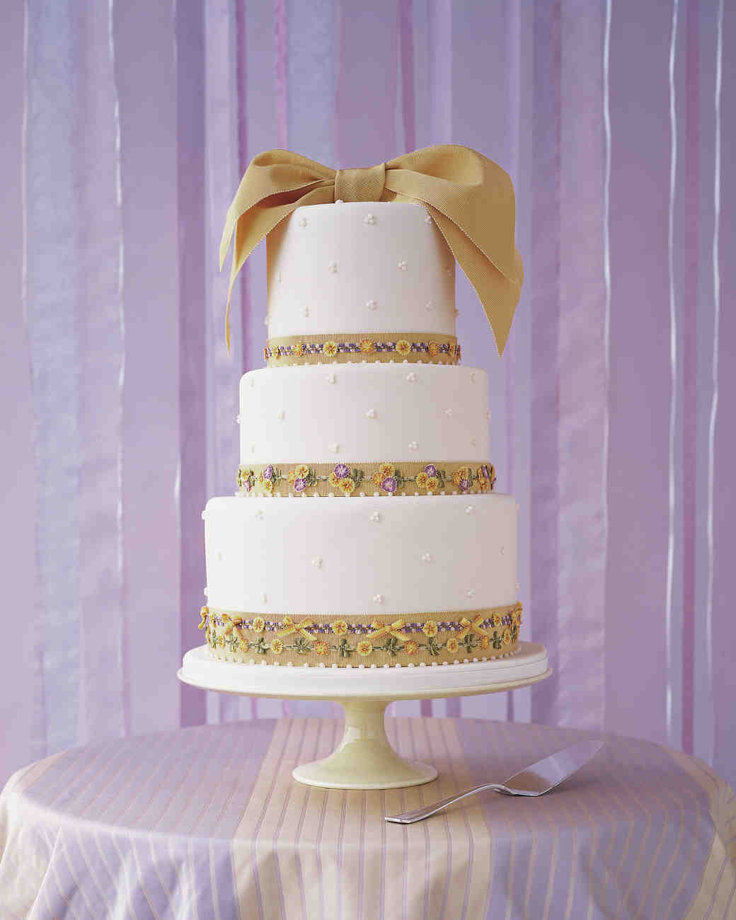 Wedding Cakes With Bow
 18 Beautiful Wedding Cakes Decorated With Bows