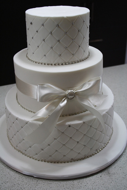 Wedding Cakes With Bows
 f6b8433c16 z