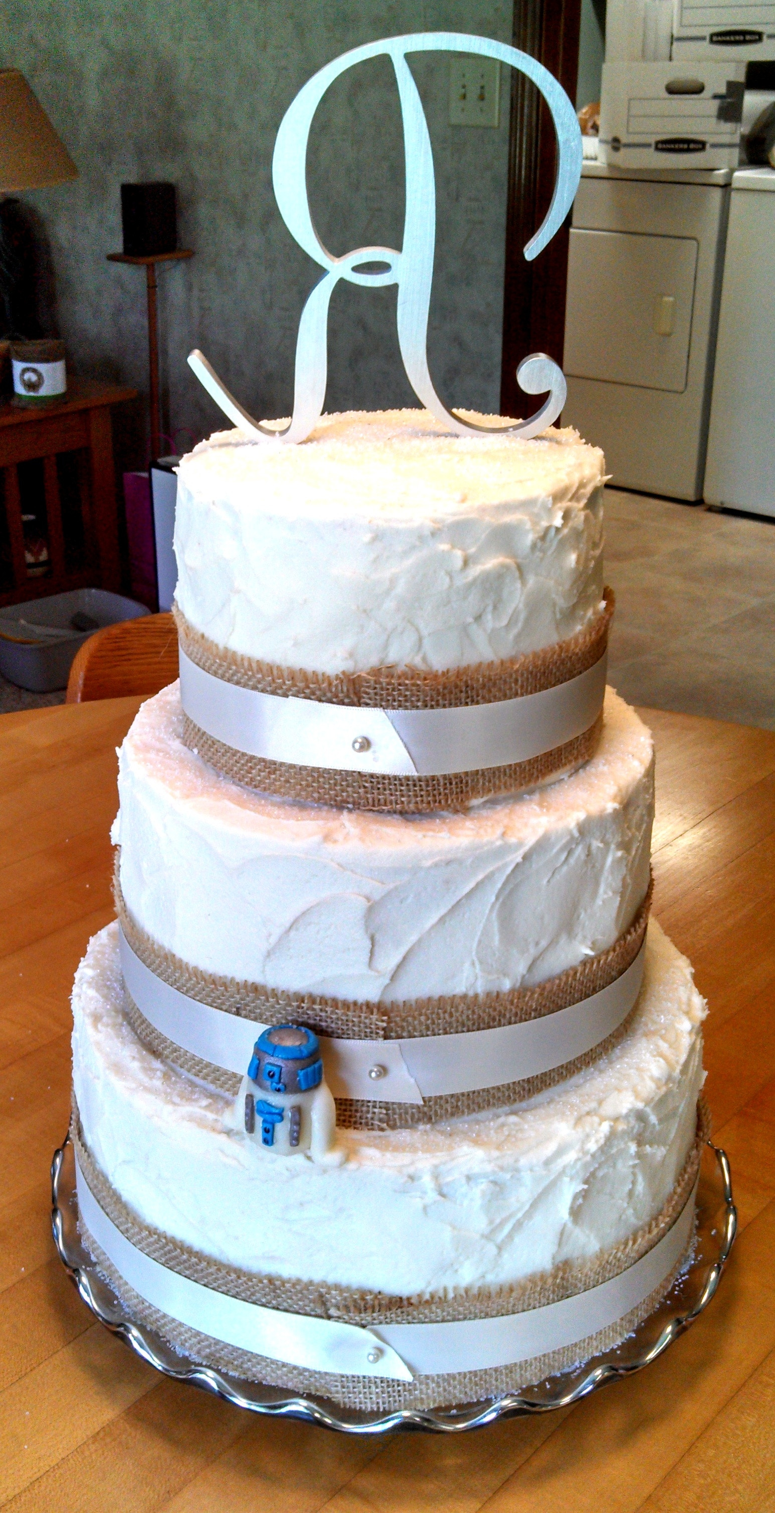 Wedding Cakes With Burlap Ribbon
 Rustic Style Wedding Cake With Burlap And Ivory Ribbon