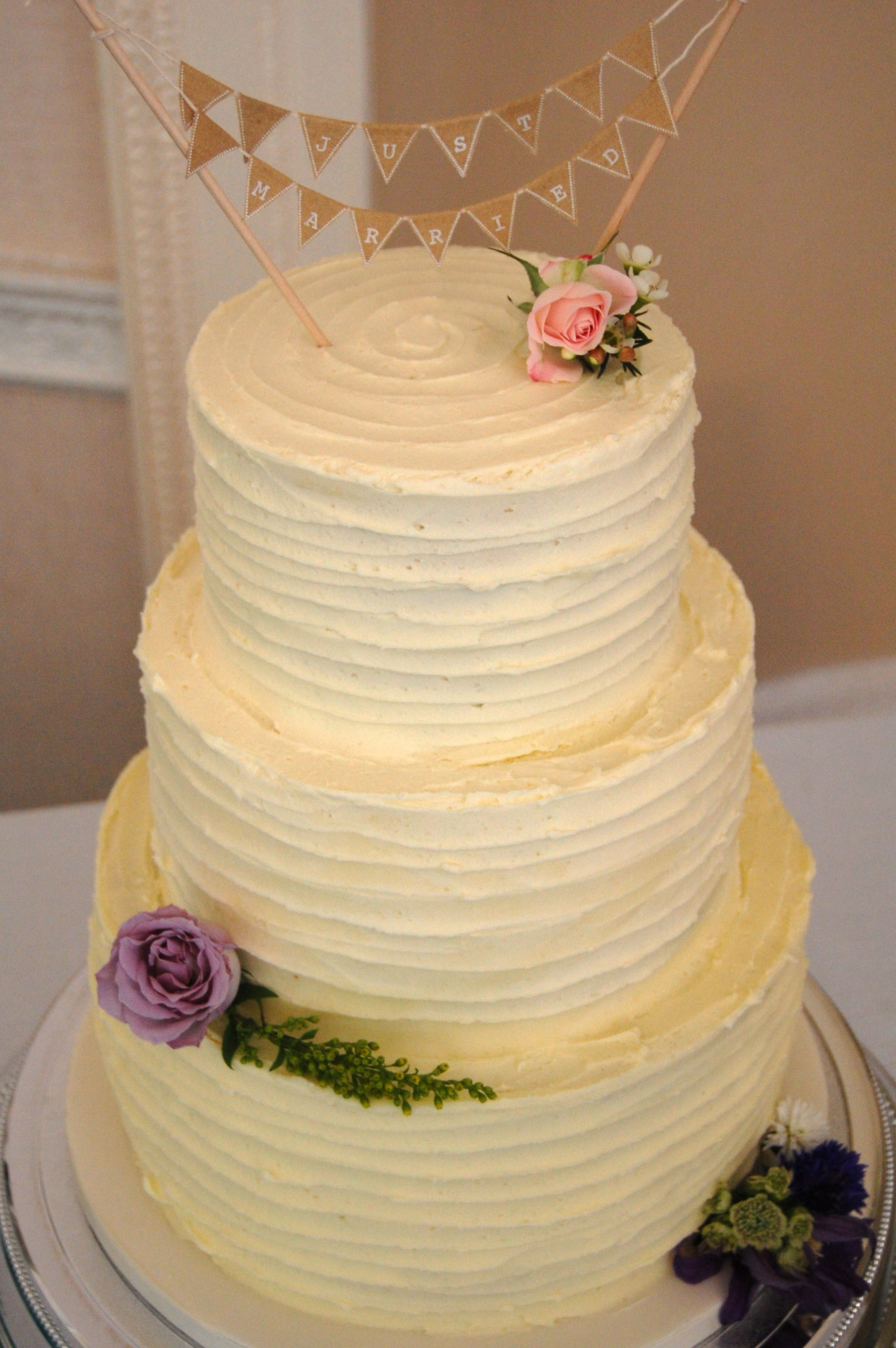 Wedding Cakes With Buttercream Icing
 Wedding Cupcake Buttercream Recipe — Dishmaps