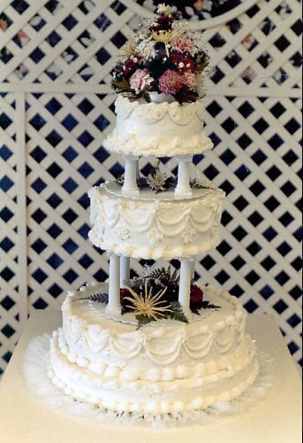 Wedding Cakes With Columns
 Replicating parent s wedding cake