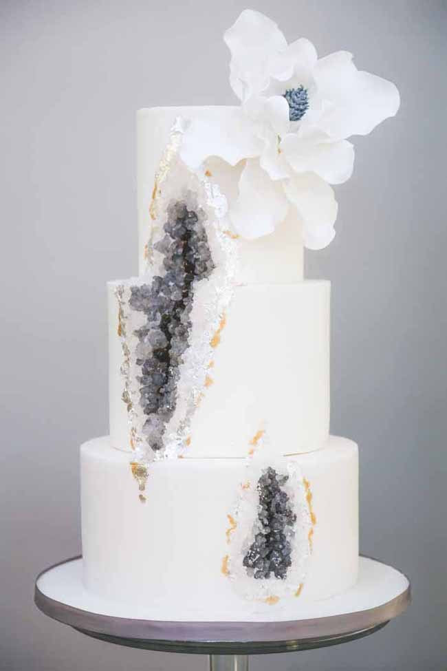 Wedding Cakes With Crystals
 20 Geode & Crystal Wedding Cakes