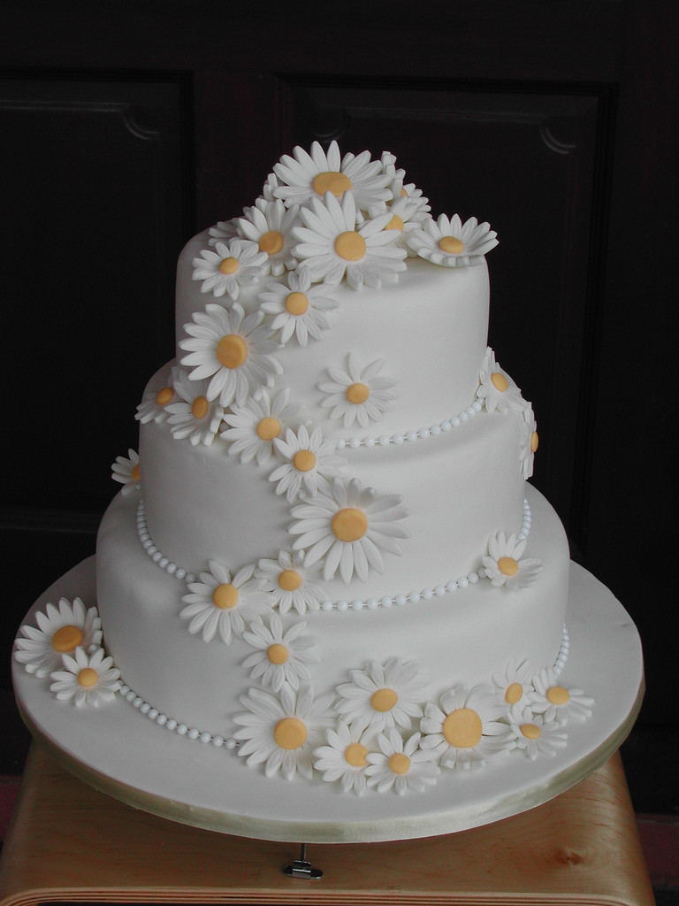 Wedding Cakes With Daisies
 Daisy Wedding phooi fong lai