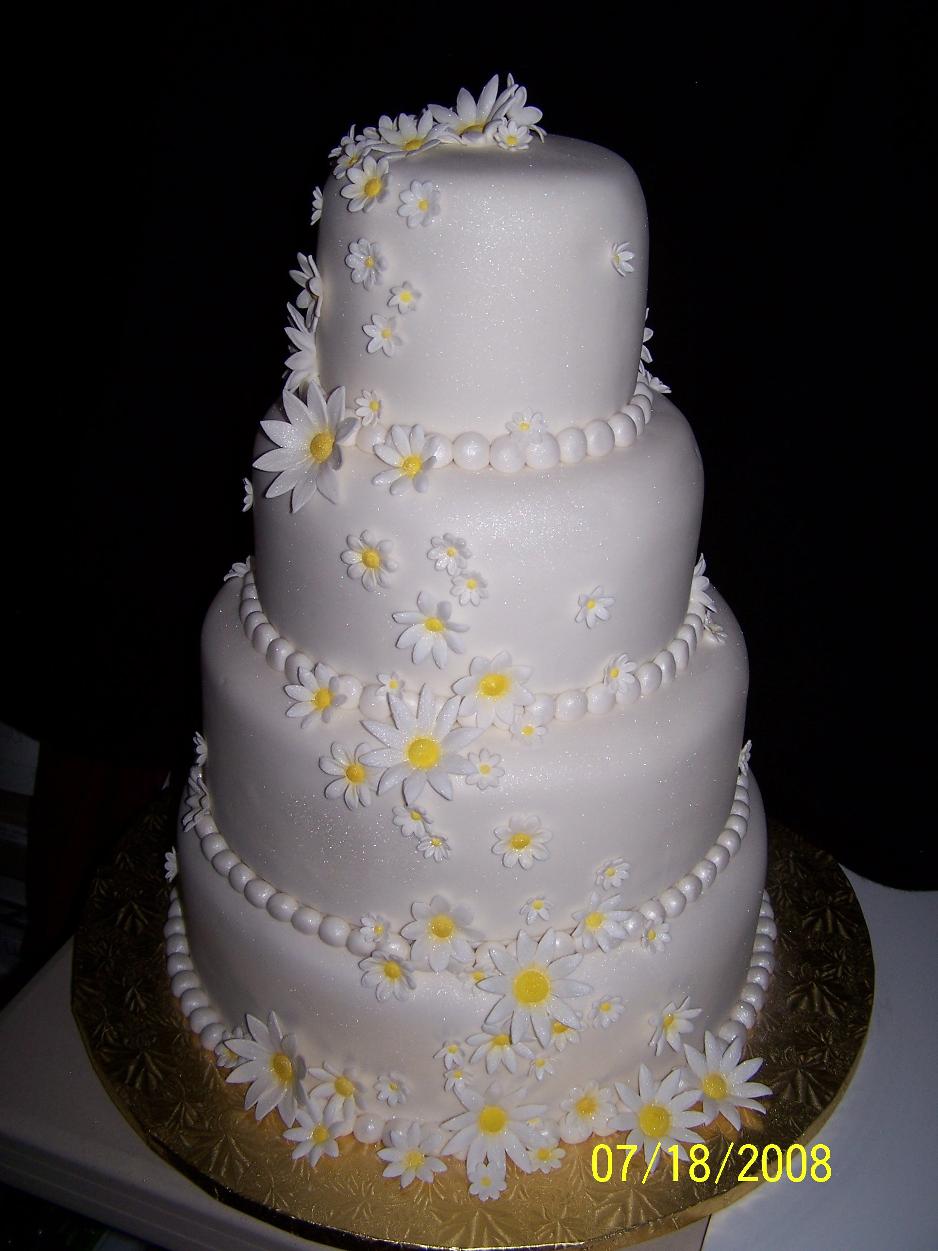Wedding Cakes With Daisies
 Daisy wedding cakes idea in 2017