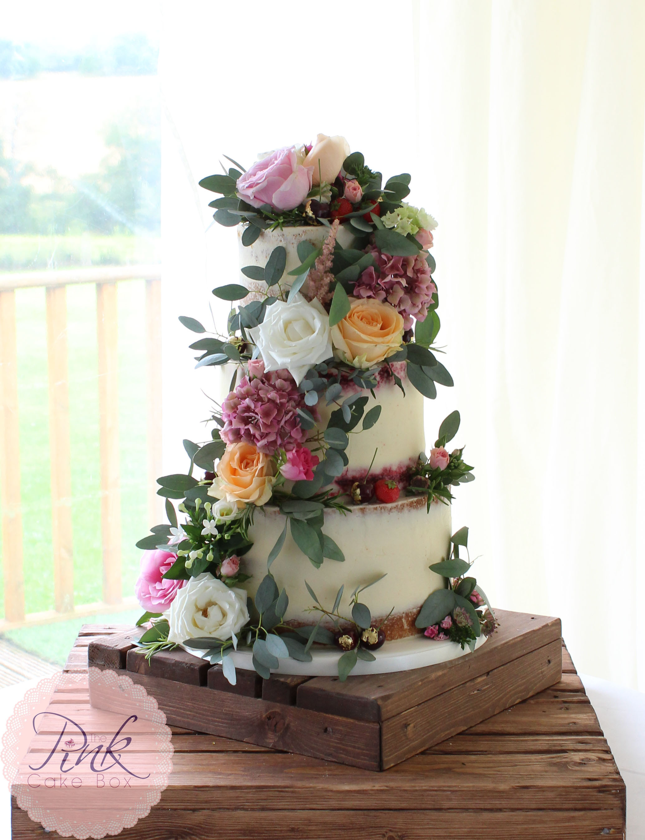 Wedding Cakes With Flowers
 Semi Naked Wedding Cake with fresh flowers