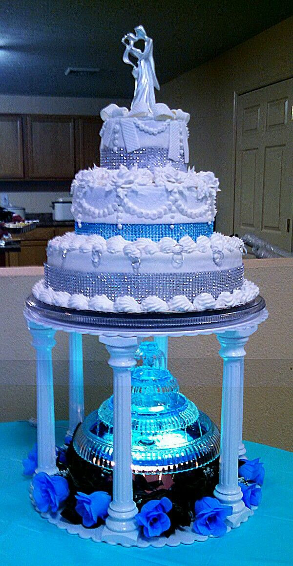 Wedding Cakes With Fountain
 Oltre 1000 idee su Torte Nuziali Color Acqua su Pinterest