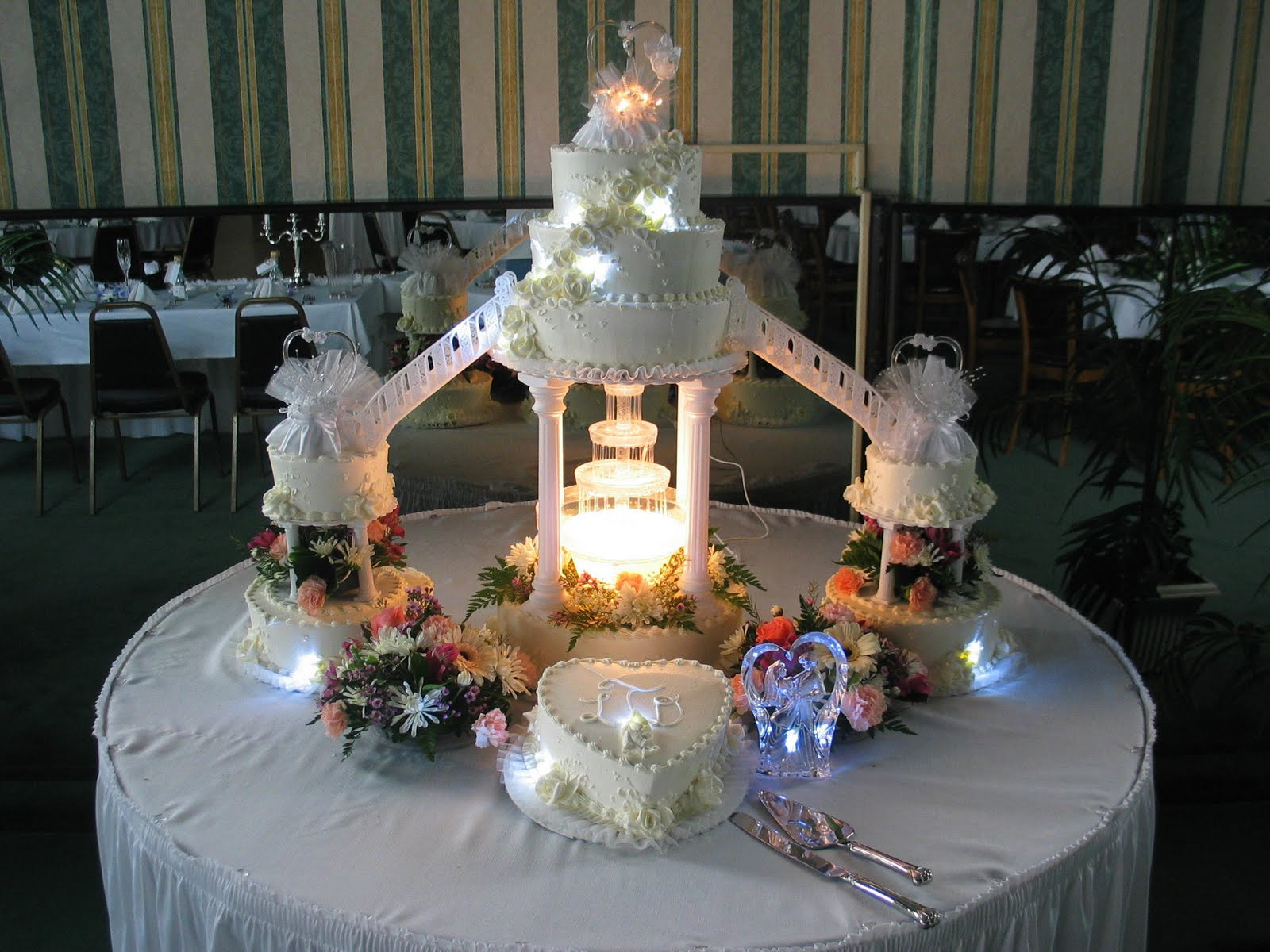 Wedding Cakes With Fountain
 Wedding Cakes With Fountain And Stairs