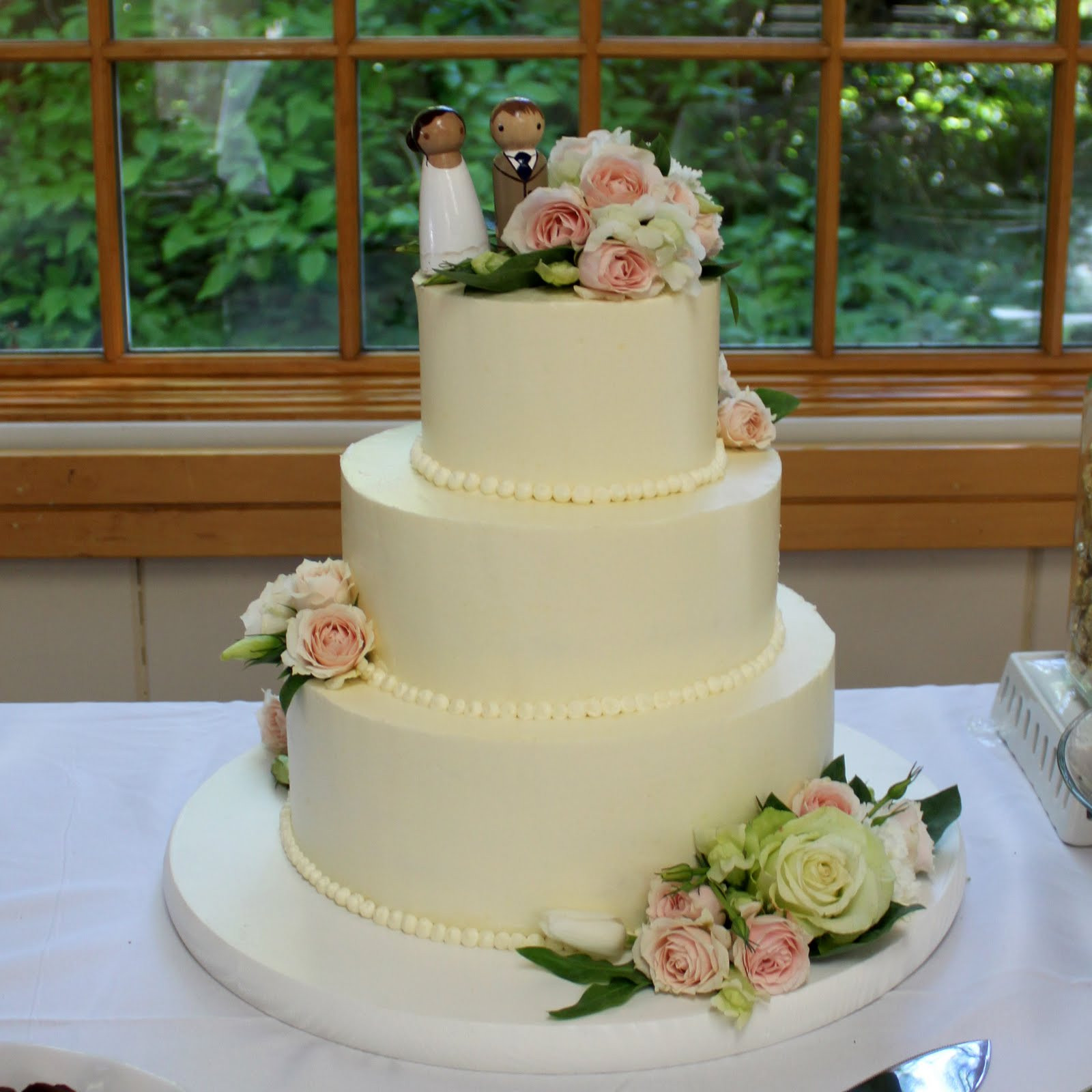Wedding Cakes With Fresh Flowers Tips
 Memorable Birthday Cake Flower Arrangement Flower