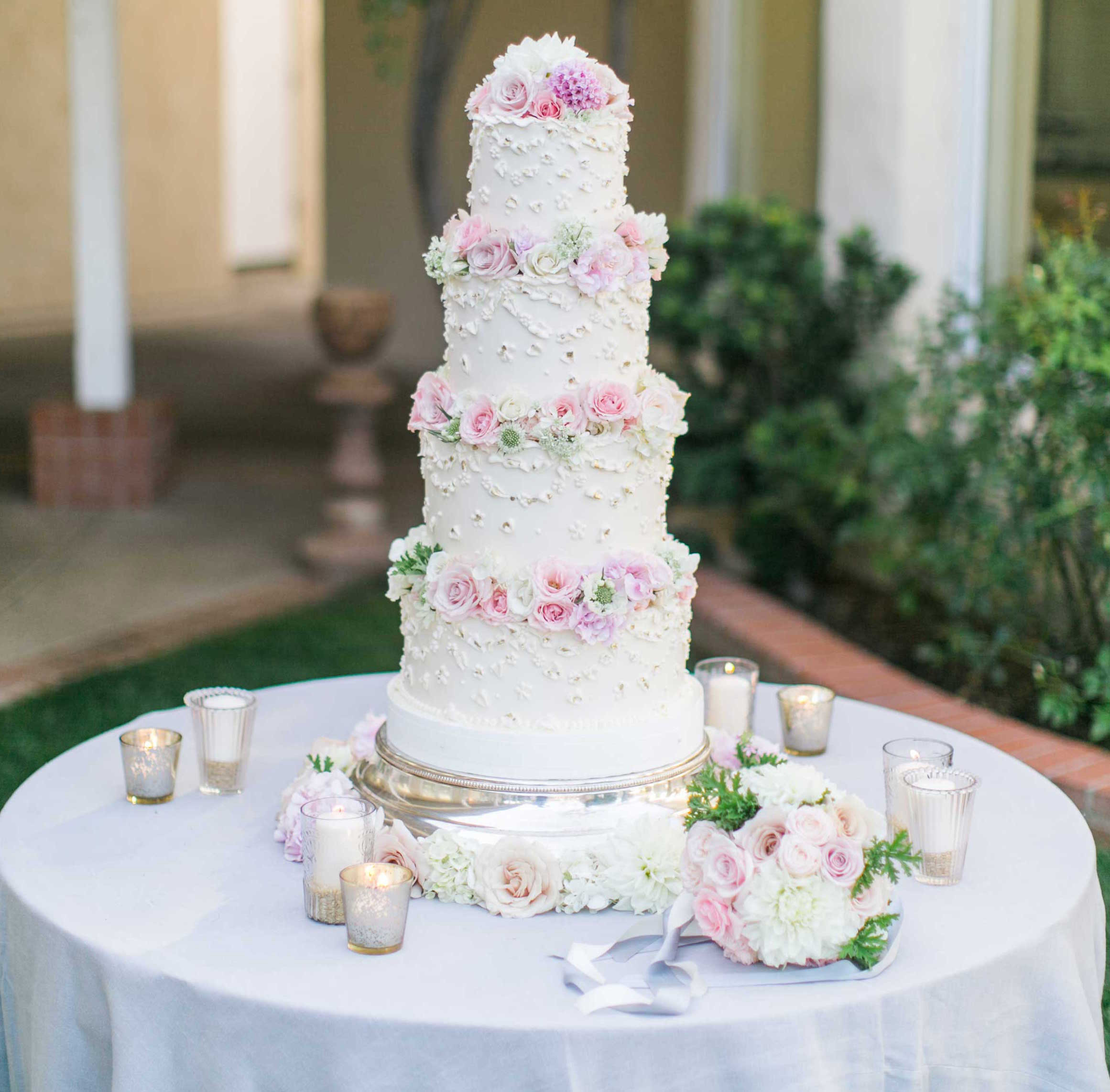 Wedding Cakes With Fresh Flowers Tips
 Wedding Cakes 20 Ways to Decorate with Fresh Flowers