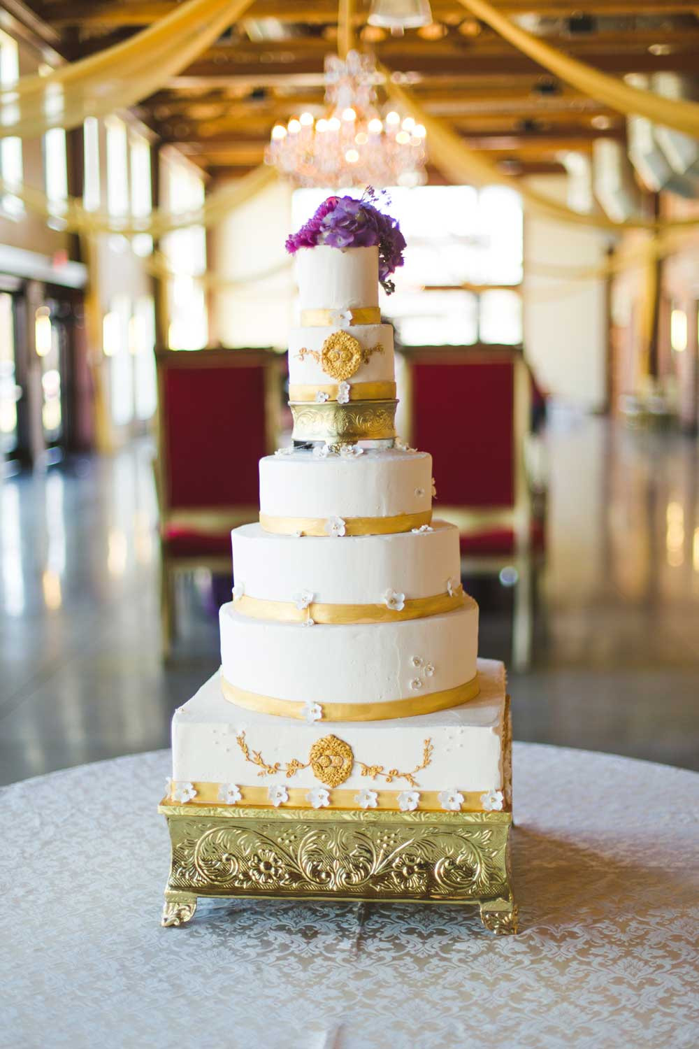 Wedding Cakes With Gold Accents
 Trends We Love Metallic Wedding Cakes