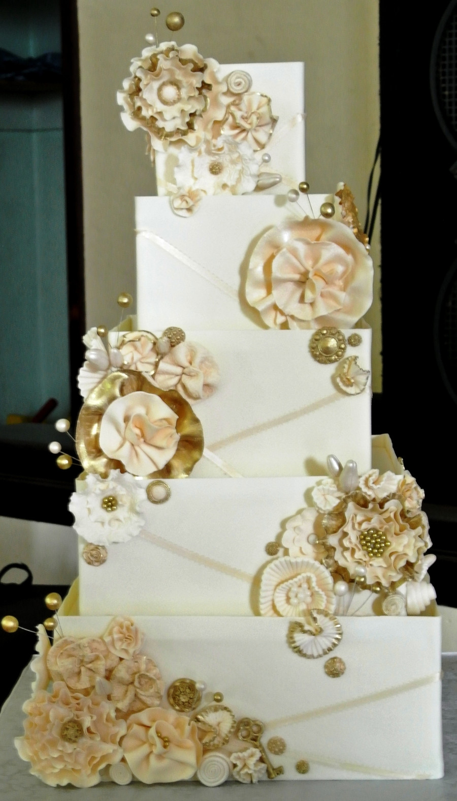 Wedding Cakes with Gold Accents the top 20 Ideas About Wedding Cake with Gold Accents Cakecentral