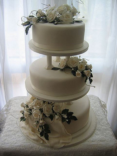 Wedding Cakes With Pillars
 Wedding cake 33